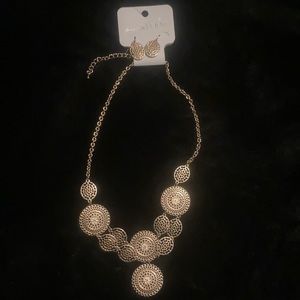 Gold earring and necklace set